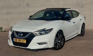 ניסאן מקסימה