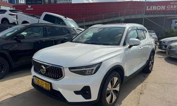 וולבו XC40