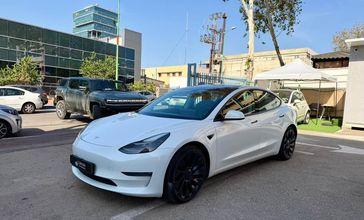 טסלה MODEL 3