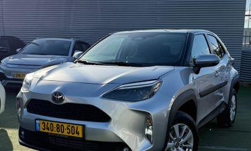 טויוטה יאריס קרוס