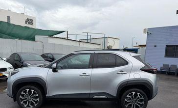 טויוטה יאריס קרוס