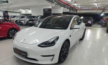 טסלה MODEL 3
